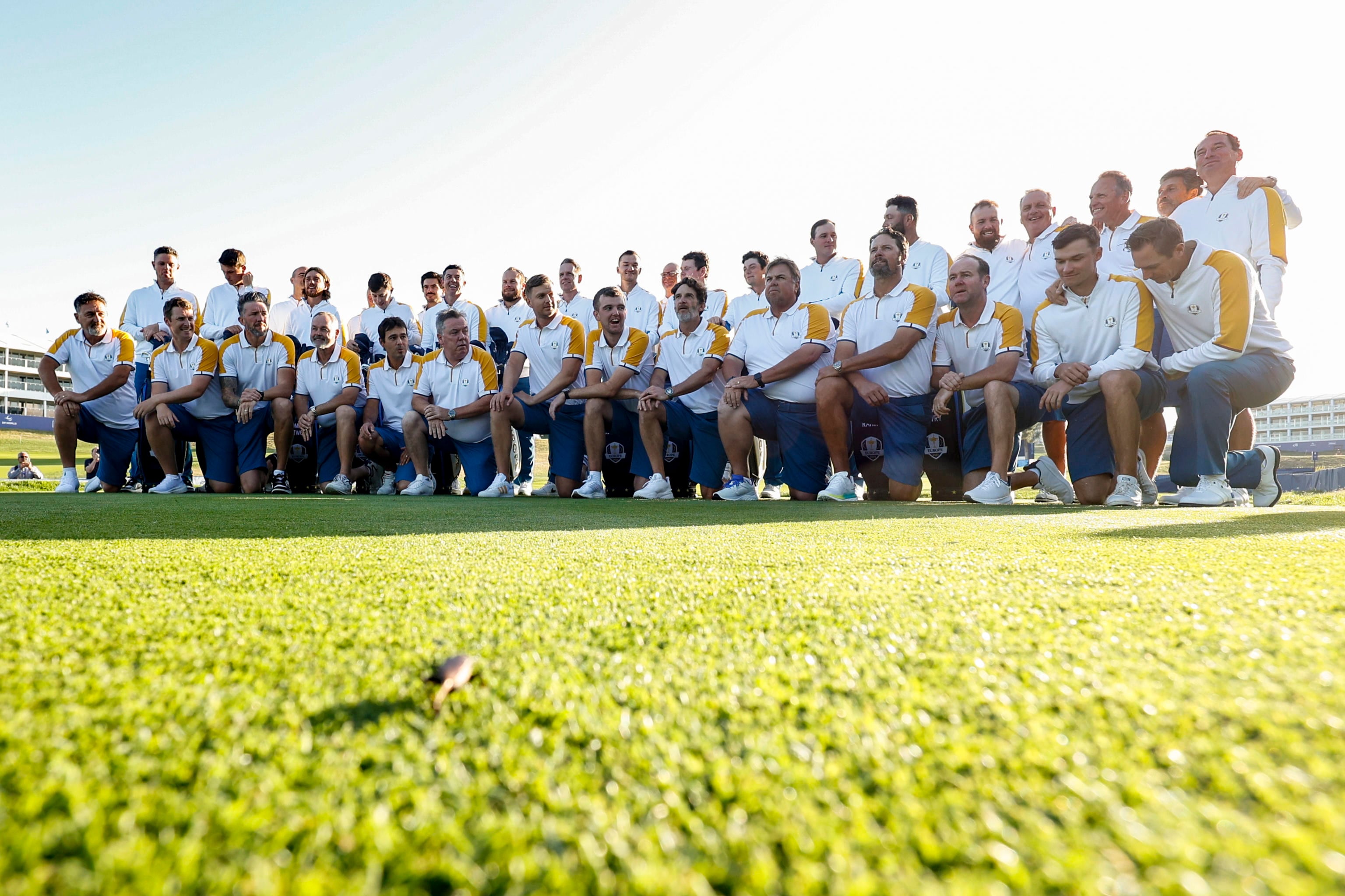 Rome (Italy), 26/09/2023.- European team poses with the trophy during official portrait for the 2023 Ryder Cup golf tournament at Marco Simone Golf Club in Guidonia, near Rome, Italy, 26 September 2023. The 44th Ryder Cup matches between the US and Europe will be held in Italy from 29 September to 01 October 2023. (Italia, Roma) EFE/EPA/FABIO FRUSTACI
