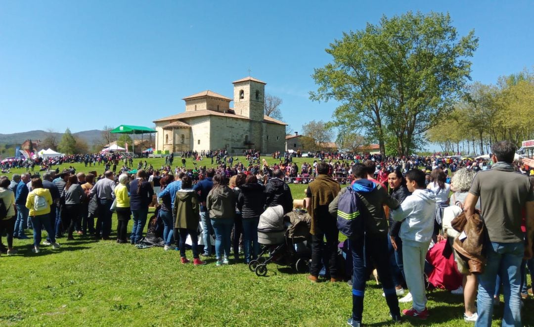 Romería de San Prudencio en Armentia con un sol espléndido