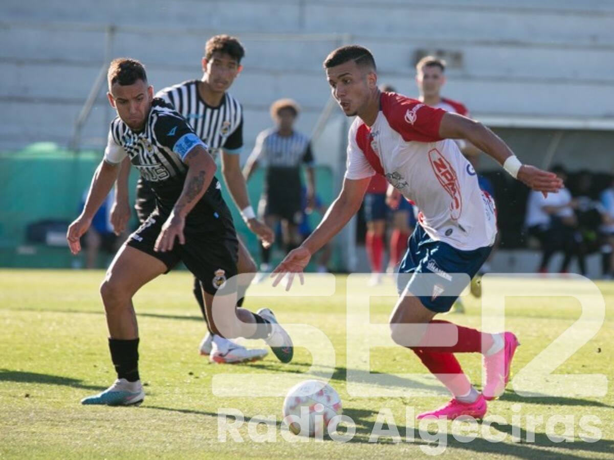 El Algeciras supera a la Balona (0-2) en el Clásico comarcal