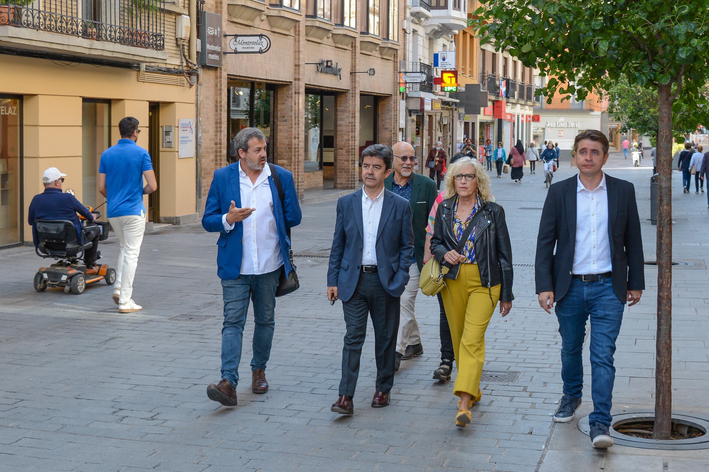 Luis Felipe junto a otros miembros de la candidatura socialista en Huesca