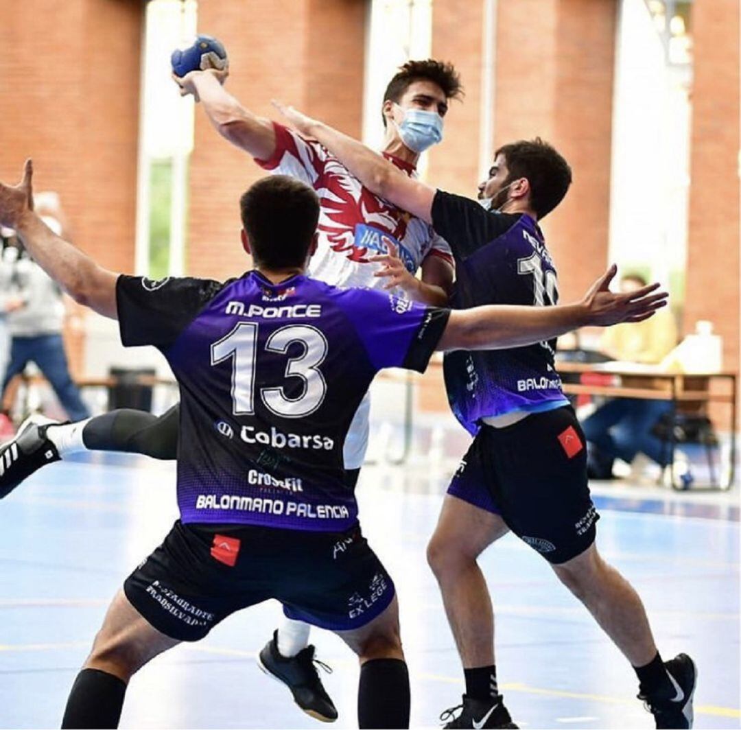 El Pizzeria La Nona Balopal ya tuvo que jugar este fin de semana con mascarilla