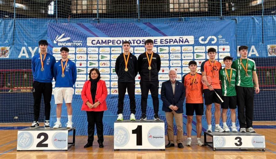 Alejandro Gállego y Gonzalo Isábal en el podio del Campeonato de España Sub23 de bádminton
