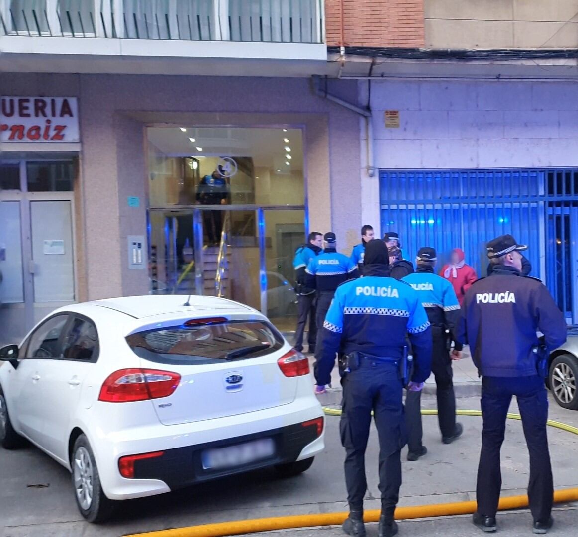 El incendio se declaró en el bloque 4 de la calle Calleja y Zurita entorno a las 8 horas