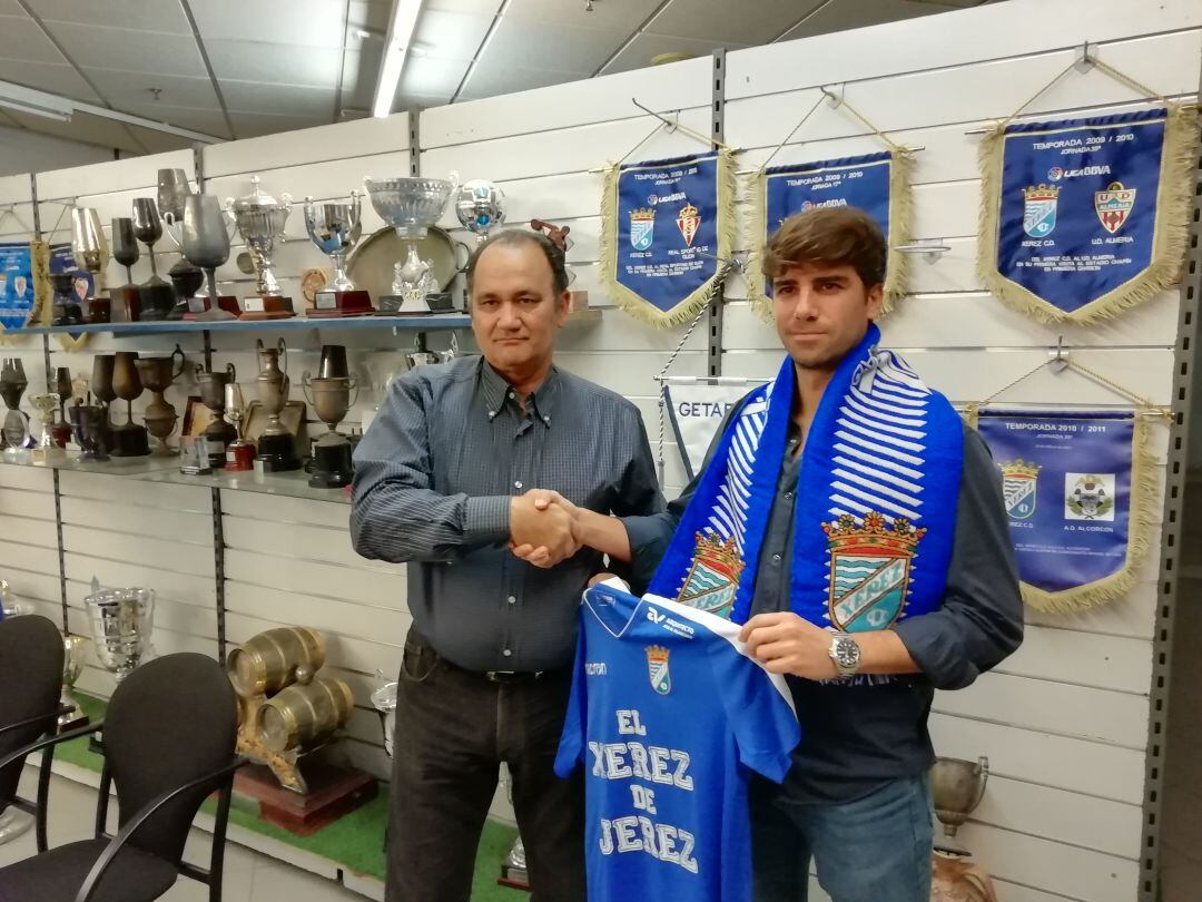 Vicente Vargas el día de la presentación de Manu Lebrón