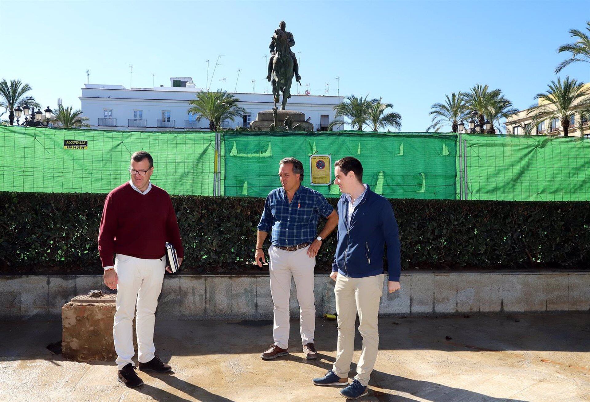 Ayuntamiento de Jerez de la Frontera (Cádiz) acomete los trabajos de impermeabilización de la fuente de la plaza del Arenal