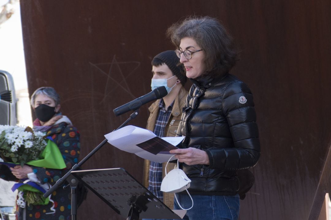 La vicepresidenta primera de la Comisión de Libertades Civiles, Justicia e Interior del Parlamento Europeo, Maite Pagazaurtundúa interviene durante el homenaje a su hermano, Joseba Pagazaurtundúa en el Monumento a las Víctimas del Terrorismo en Logroño a 