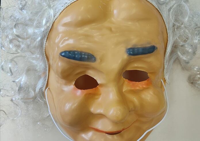 Máscara con la que atacaban uno de los establecimientos