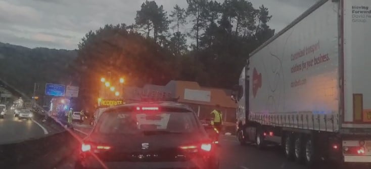 Accidente en la A-55 el lunes 16 de octubre con importantes retenciones.