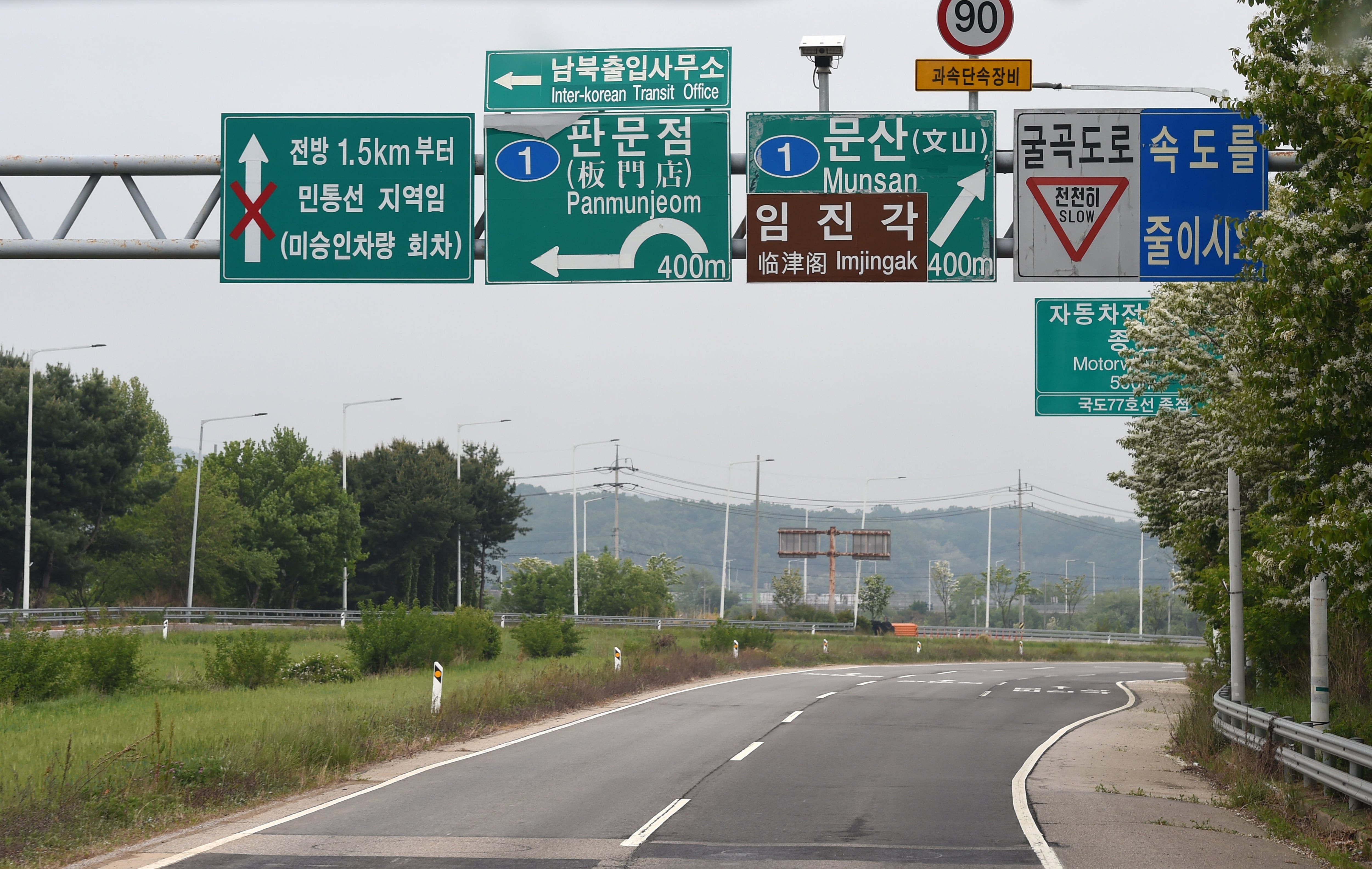 Carretera que comunica Corea del Norte y Corea del Sur vista desde las cercanías de la localidad surcoreana de Panmunjom, en la Zona Desmilitarizada