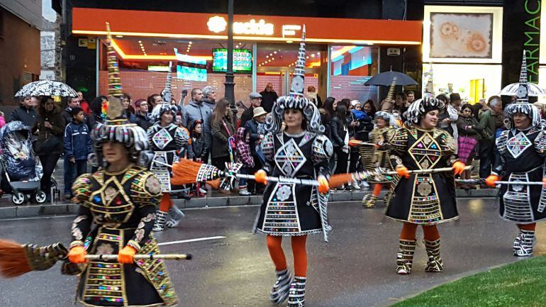 El Aquelarre en un momento del desfile 