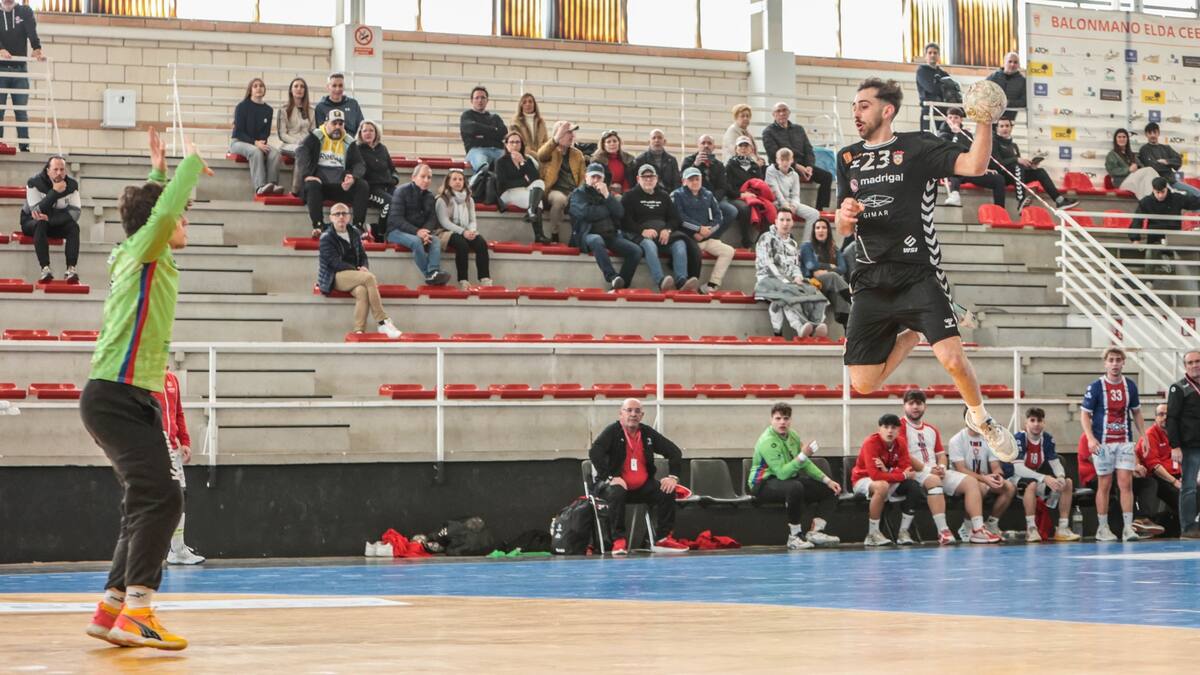 El Elda - C.E.E. visita a un Mare Nostrum Torrevieja que se juega la permanencia (S. 18.30 h)