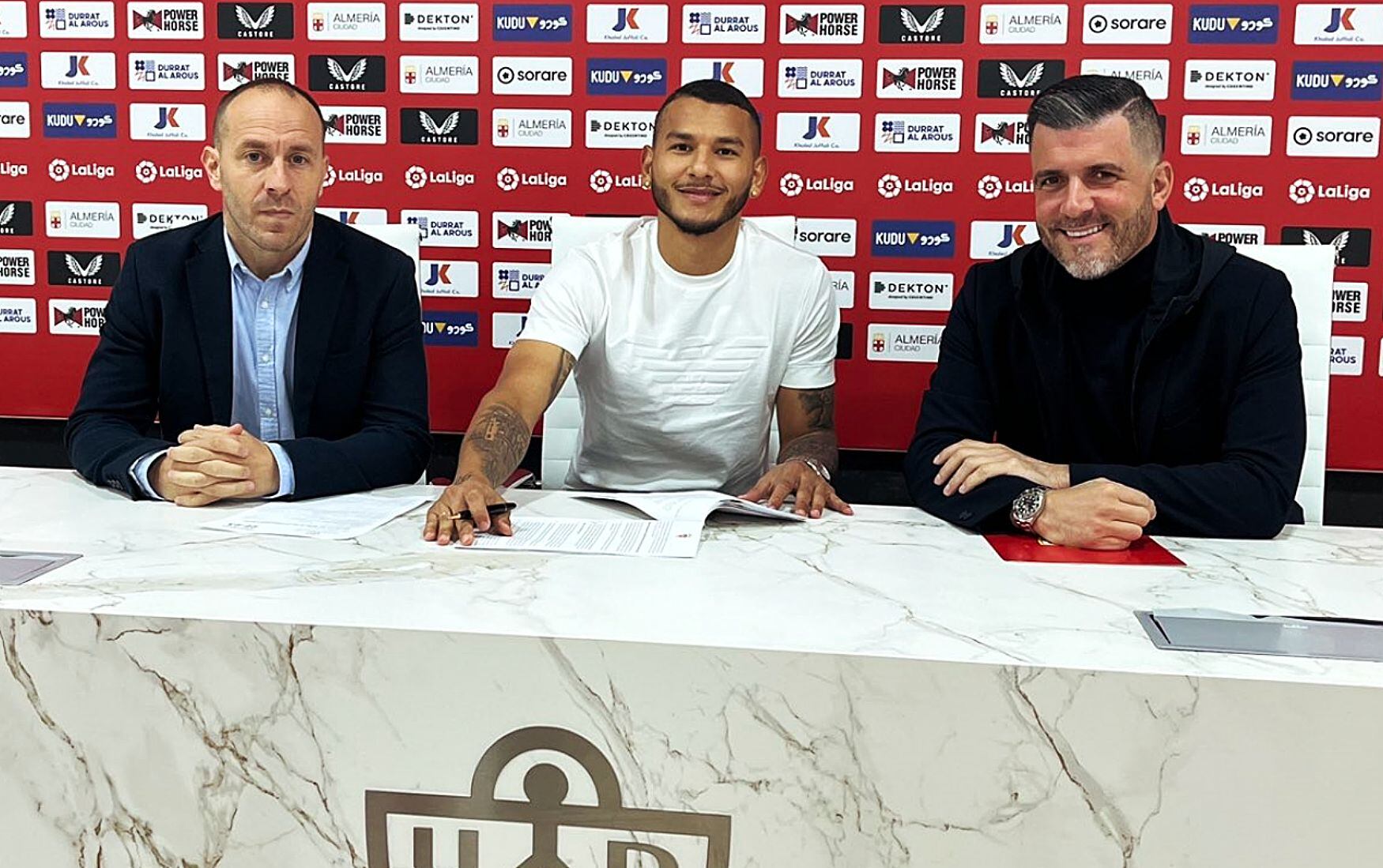 Luis Suárez firmó un contrato largo con el Almería de Primera pero...