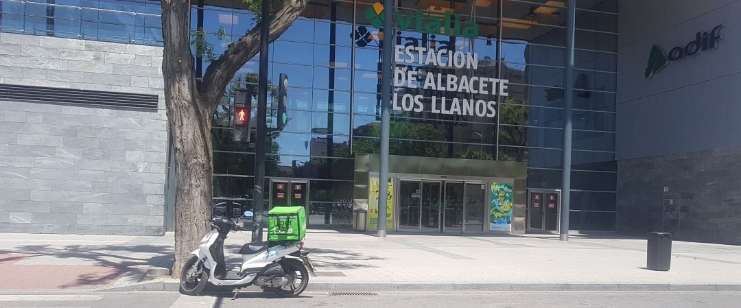 UBER EATS presta servicio de reparto de comida en Albacete en distintos negocios