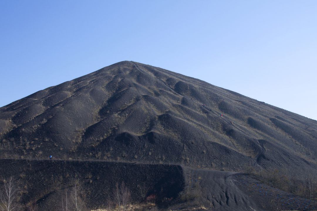 La alcaldesa de Fabero pedía a Hunosa que retirase la montaña de carbón que ya está vendiendo la administración concursal que liquida Uminsa