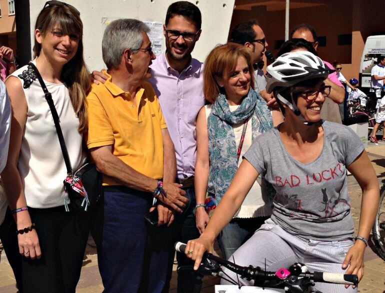 La candidata del PSOE a la alcaldía de Málaga, María Gámez, participa en el Día de la Bicicleta en El Duende