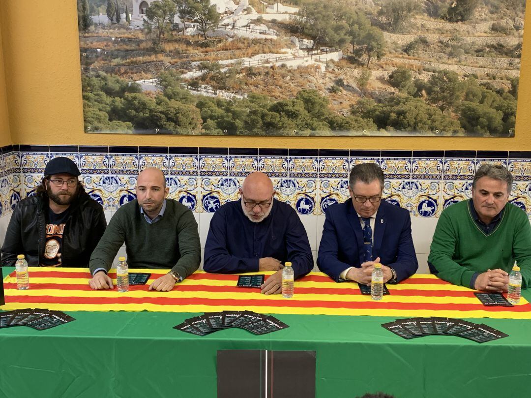 La Colla Bacalo disparará su primera carcasa de nuestras fiestas fundacionales durante la mañana del sabado con un concierto de los Hombres de Paco desde las 12:45 horas