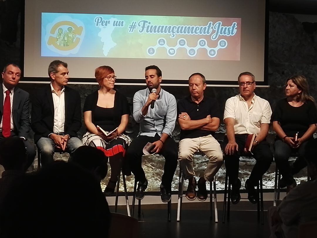 Miembros de la plataforma Per un finançament just