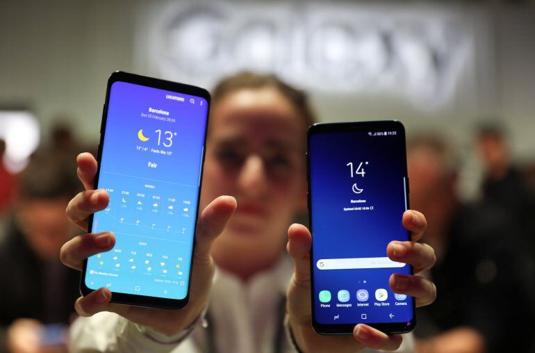 Els nous Samsung Galaxy S) Plus (esquerra) i S9, cridats a ser uns dels terminals centrals d&#039;aquesta edició del Mobile