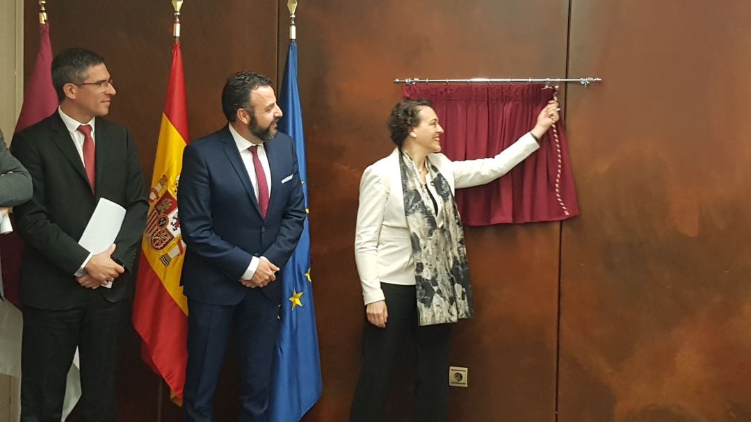 Magdalena Valerio inaugura sede INSS Azuqueca de Henares