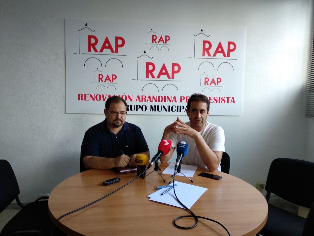 Eusebio Martín (i) y Sergio Ortega durante la rueda de prensa.