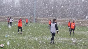 La nieve apareció en el entrenamiento de la Cultural