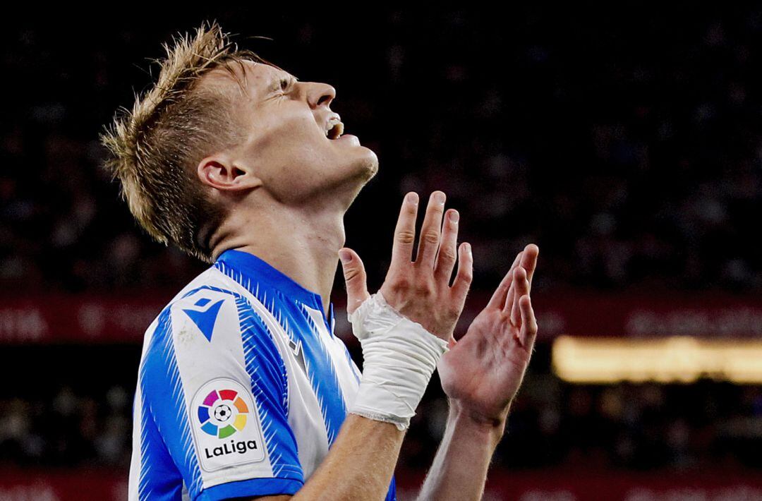 Odegaard se lamenta en San Mamés tras fallar un pase