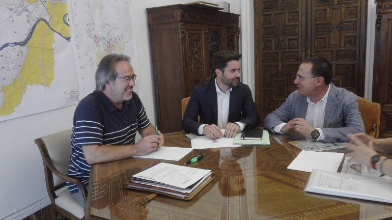 Momento de la reunión entre el Subdelegado del Gobierno, Ángel Blanco, el Alcalde de Zamora, Francisco Guarido 