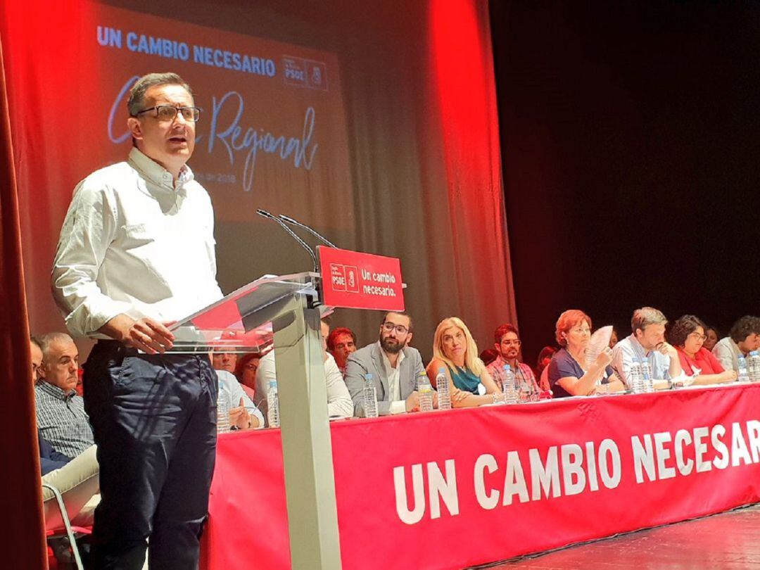 Diego Conesa, secretario general del PSRM-PSOE, durante su intervención en el comité regional que hoy se celebra en Ceutí.