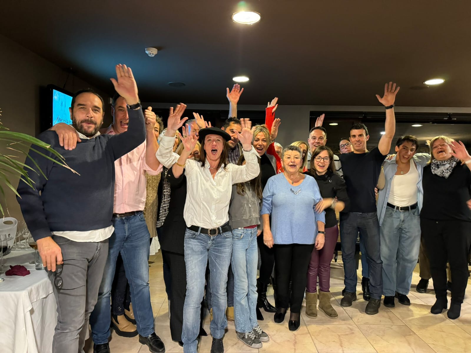 Els integrants d&#039;ACO+DA+SDP+Independents celebren la victòria.