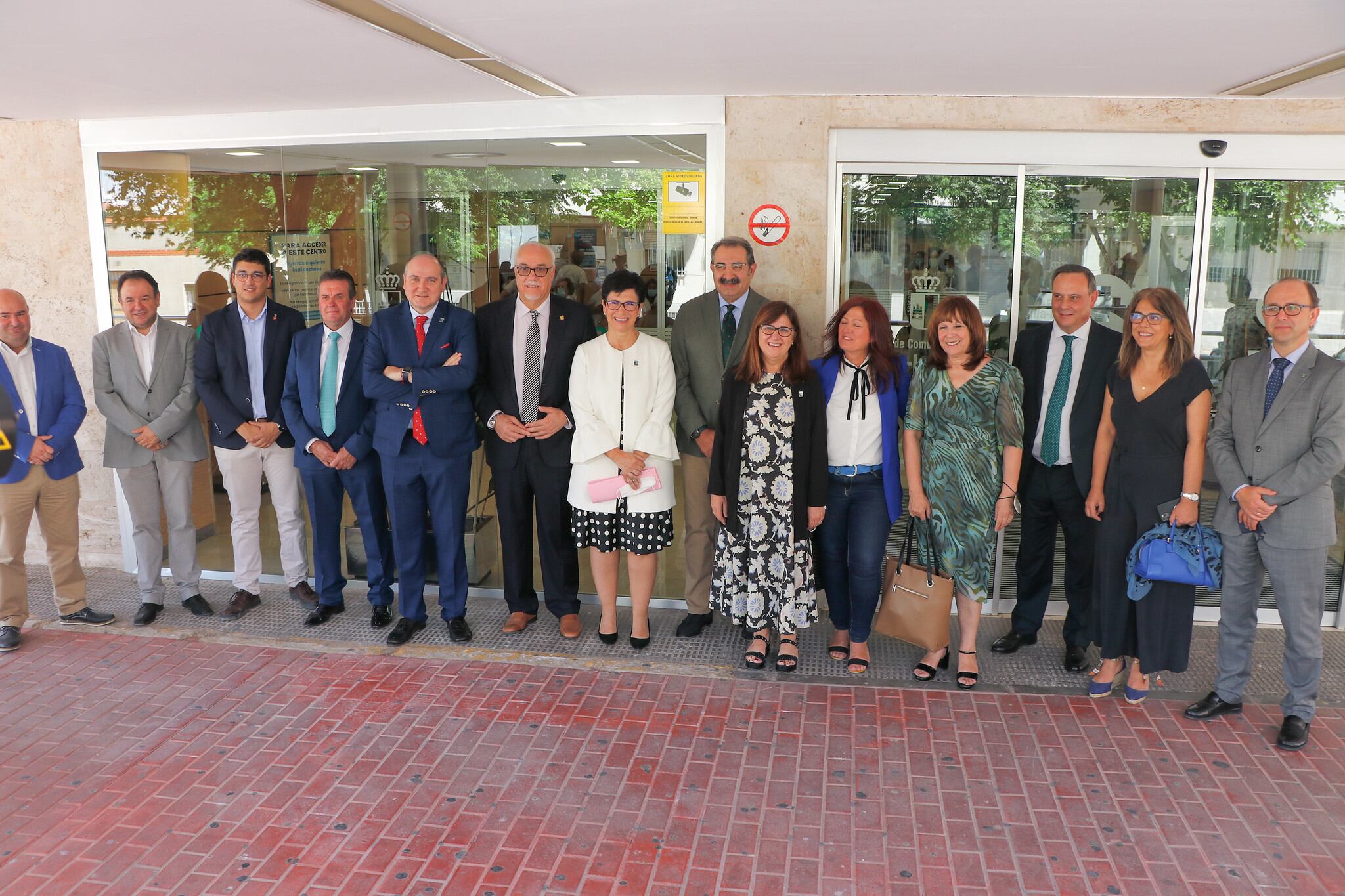 Foto familia acto institucional 50 aniversario Hospital Manzanares