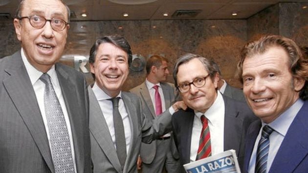 Mauricio Casals, presidente de La Razón, y su director, Francisco Marhuenda, junto a Ignacio González en un acto en su periódico