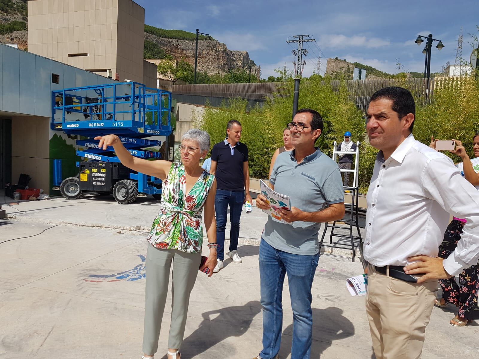 Visita del concejal de Educación y el aclade de Alcoy al Colegio Tomás Llácer de Alcoy en el inicio del curso