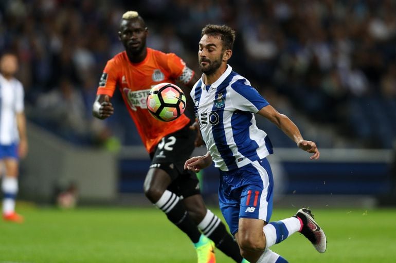 Adrián, durante un partido con el Oporto