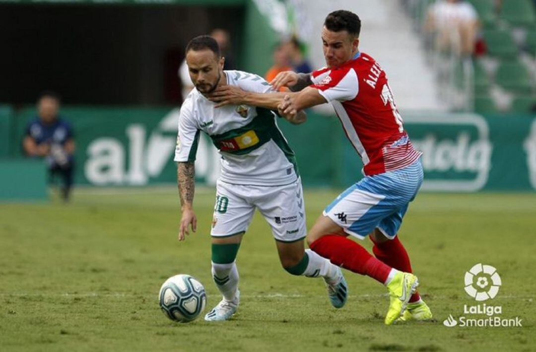 Una jugada del Elche-Lugo de la 4ª jornada de Liga en Segunda