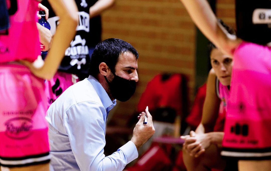 Cantero pedía a suma de dúas fichaxes ó equipo