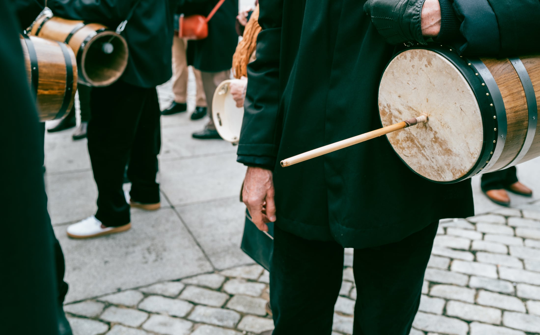 La zambomba, el almirez y la botella de anís son los instrumentos de los villancicos.