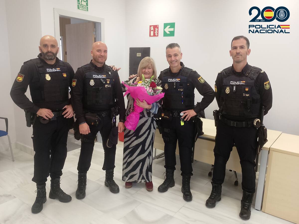 Una de las personas rescatadas durante la DANA en Jerez agradece a los agentes de la Policía Nacional su actuación