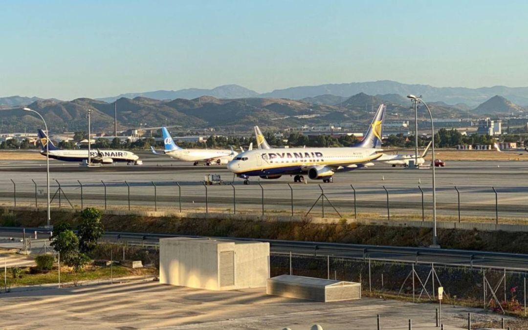 Aviones estacionados en las pistas de Málaga