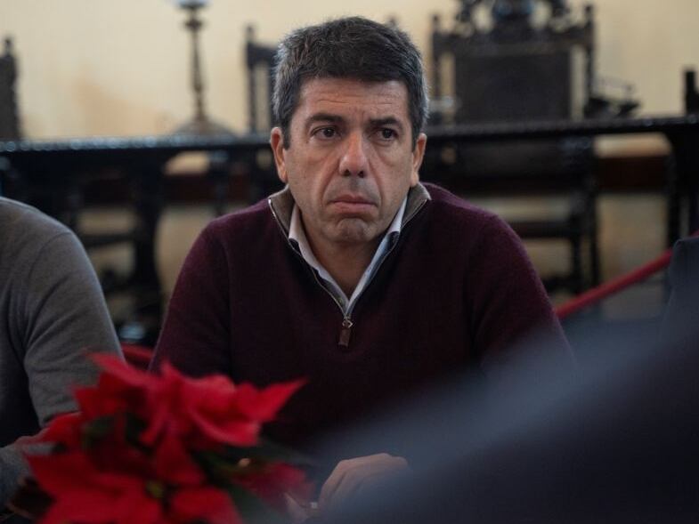 Los magistrados sostienen que no se pueda descartar "absolutamente el carácter delictivo de todos y cada uno de los hechos mencionados en las querellas y denuncias presentadas", pero explican que el archivo de las mismas "se ampara en la ausencia de indicios suficientes para imputar estos hechos a la persona aforada y asumir así la competencia especial" que se atribuye legalmente al Tribunal Superior.