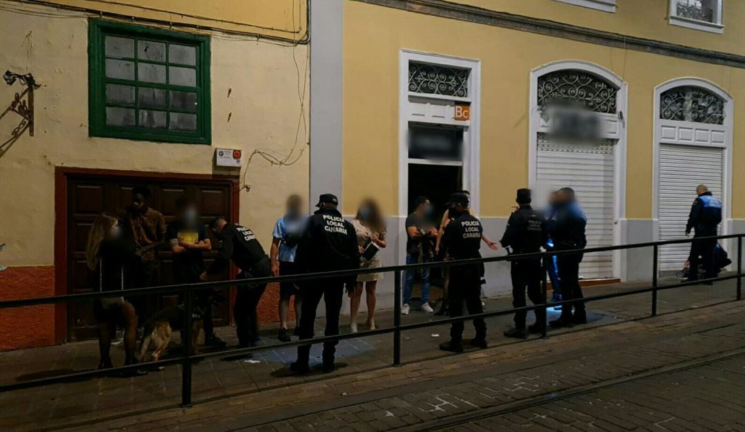 Desalojan otro local en Santa Cruz de Tenerife por una fiesta clandestina