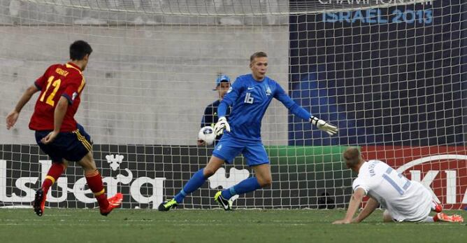 El delantero marca el primer gol de España ante Holanda en el Europeo sub-21 de Israel.