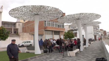 Los vecinos y la asociación Casco Histórico compartieron un desayuno con repostería artesana