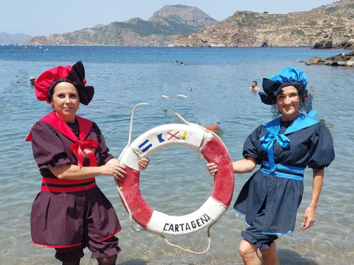 Los modernistas invitan a la gente a bañarse en El Portús vestida de época el 17 y 18 de junio