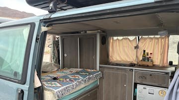 "Vivo en una furgoneta para poder dar clases": Una profesora denuncia la falta de vivienda en Canarias