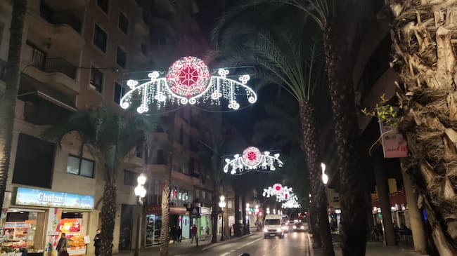 Luces de Navidad en la calle Calderón de la Barca