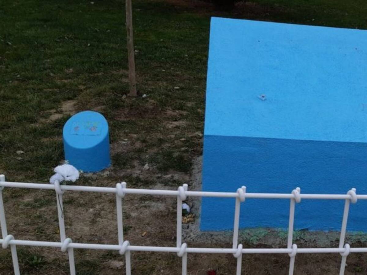 Vuelven a arrancar la placa de homenaje a Sandra Palo