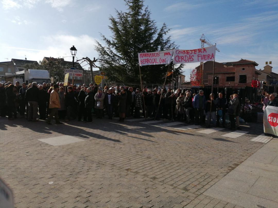 Concentración contra las macrogranjas en la Plaza Mayor de Tábara