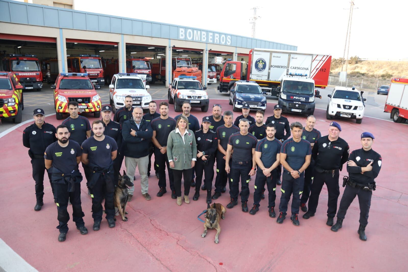 El Ayuntamiento de Cartagena desplaza a Valencia un contingente de 19 personas, nueve vehículos, drones y tres perros de rescate