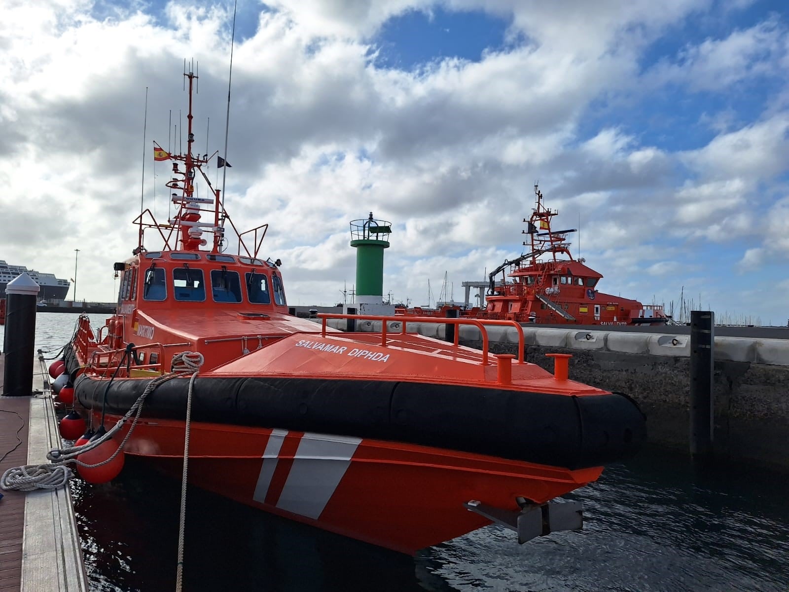 La Salvamar &#039;Diphda&#039; en el Puerto de Arrecife, en Lanzarote.