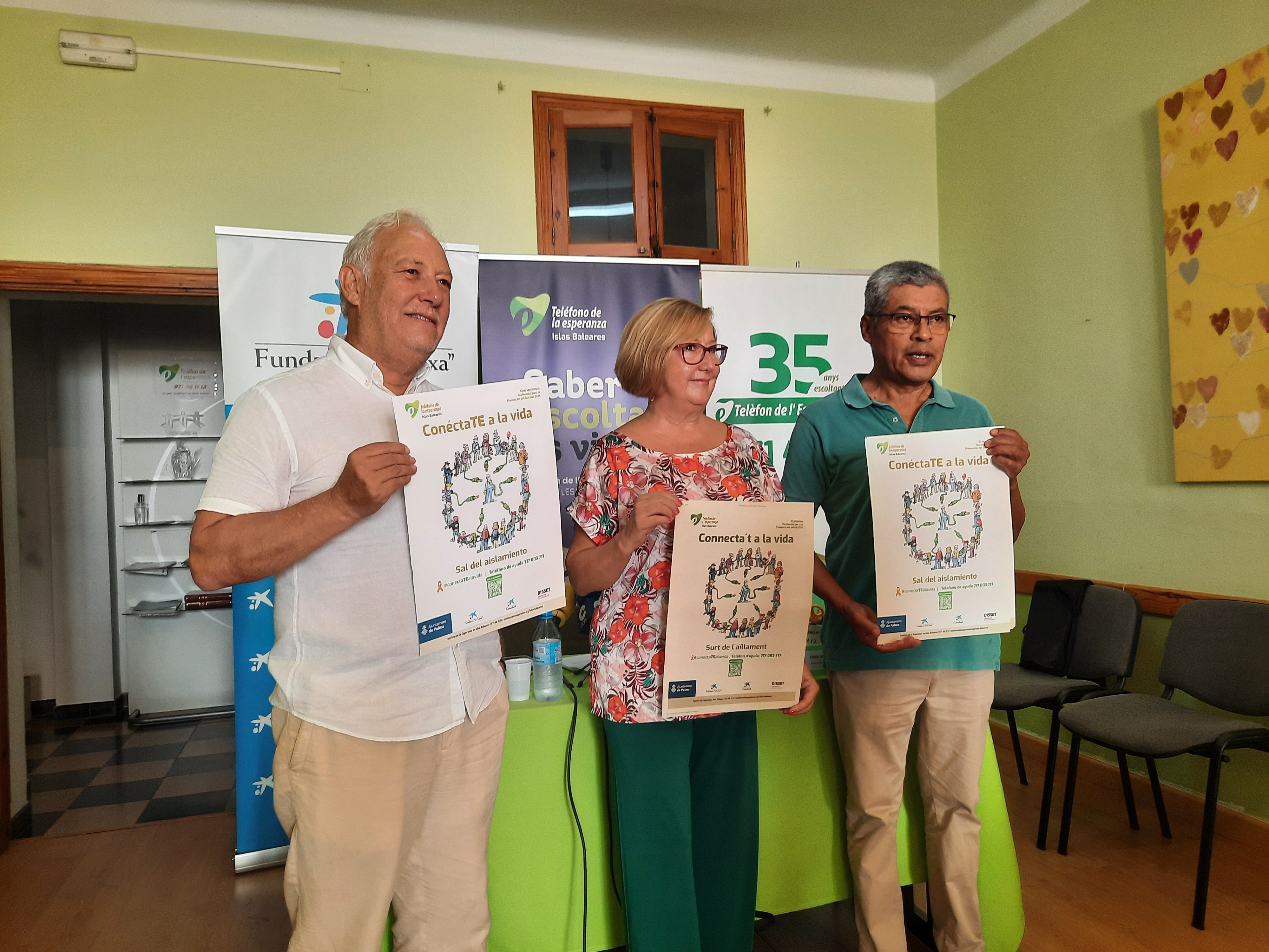 Presentación campaña &#039;Conéctate a la vida. Sal del aislamiento&#039;. Tomás Aleñar, voluntario del Chat de la Esperanza; Mª Antonia Mateu, presidenta del Teléfono de la Esperanza en Baleares; Lino Salas, portavoz y voluntario